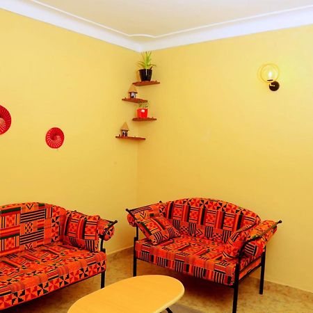 Palm Star Motel Fort Portal Екстер'єр фото