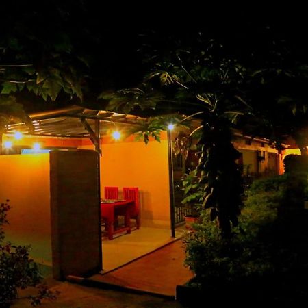 Palm Star Motel Fort Portal Екстер'єр фото