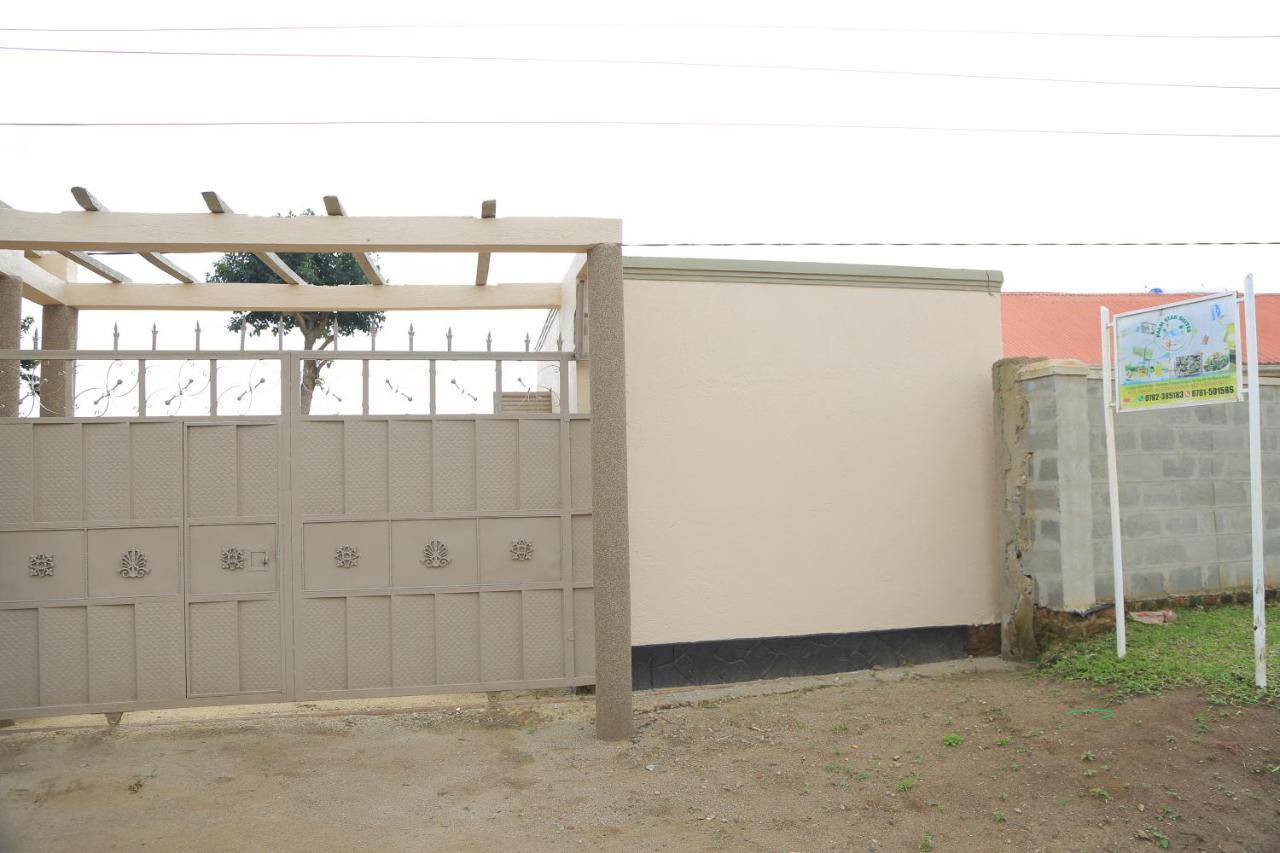 Palm Star Motel Fort Portal Екстер'єр фото