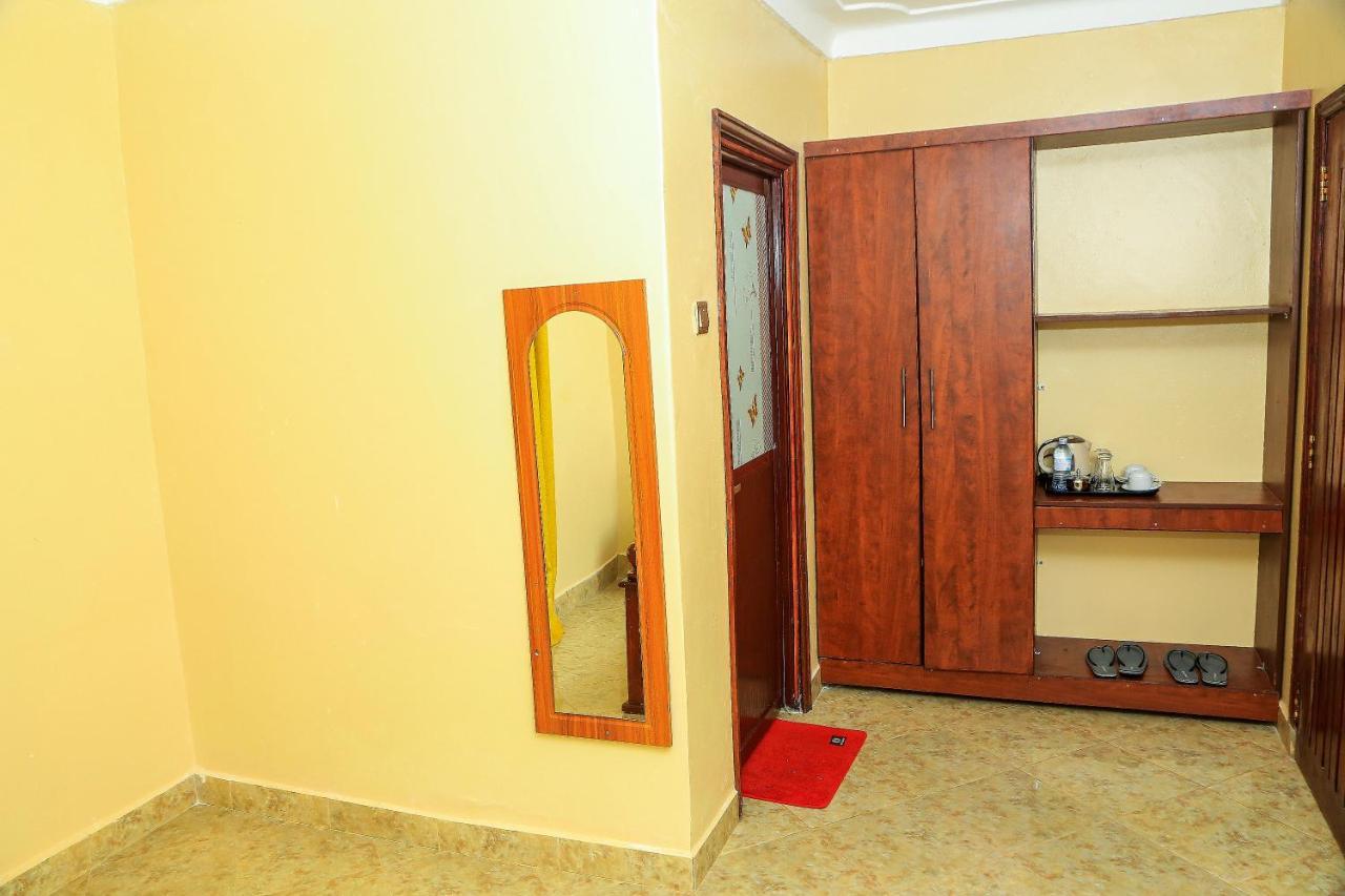 Palm Star Motel Fort Portal Екстер'єр фото
