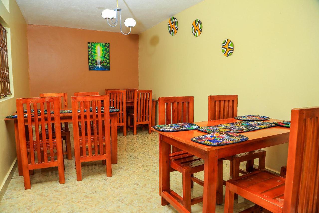 Palm Star Motel Fort Portal Екстер'єр фото
