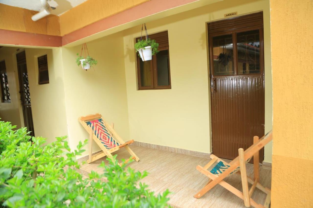 Palm Star Motel Fort Portal Екстер'єр фото