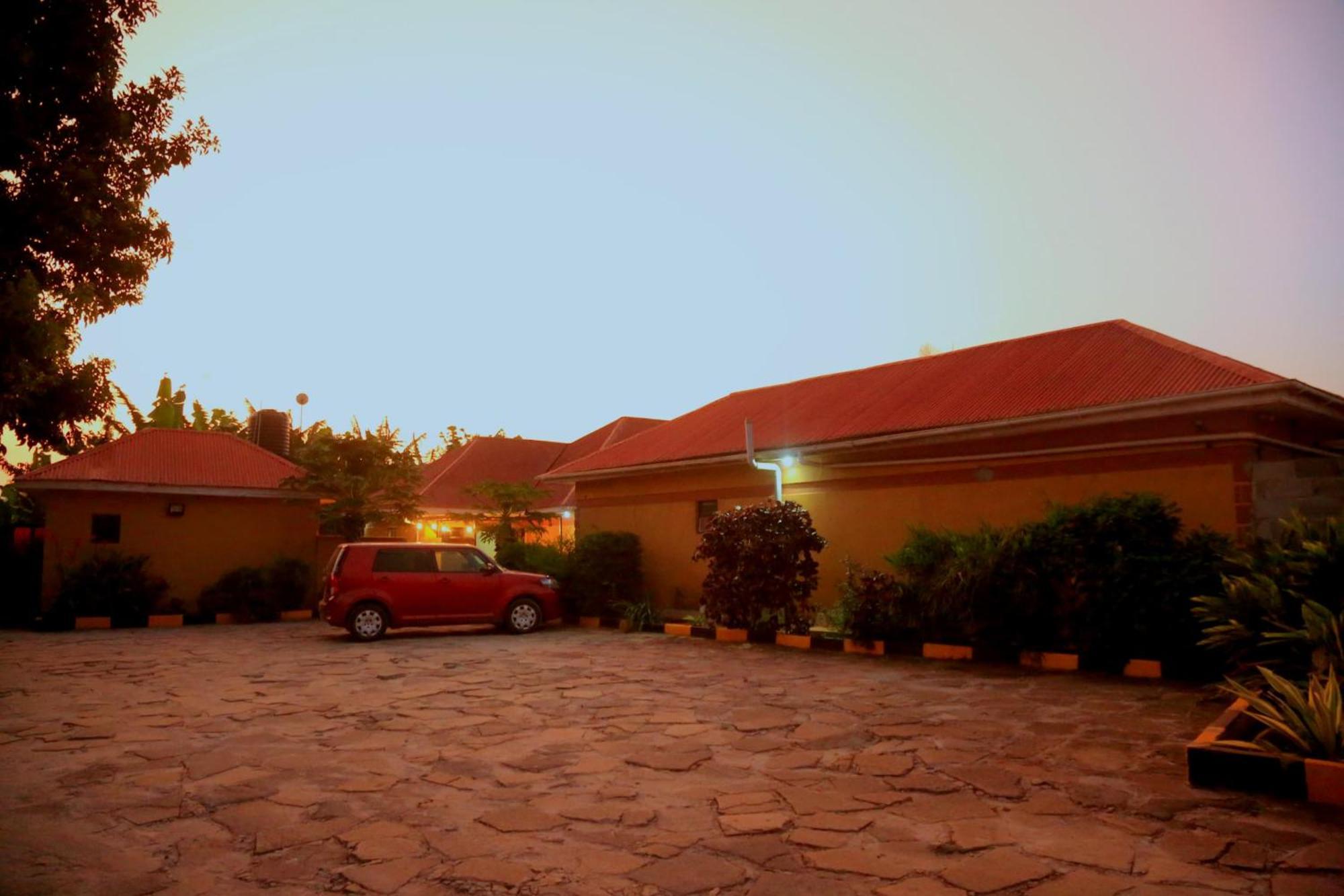 Palm Star Motel Fort Portal Екстер'єр фото