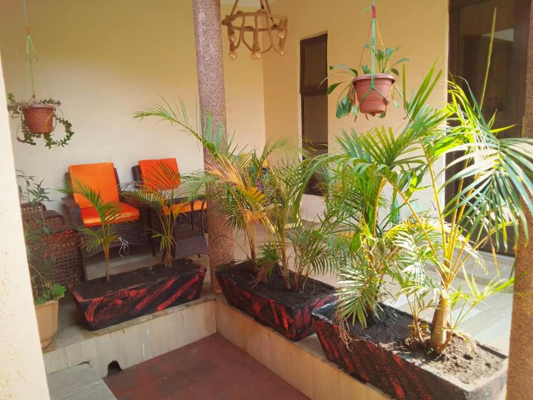 Palm Star Motel Fort Portal Екстер'єр фото