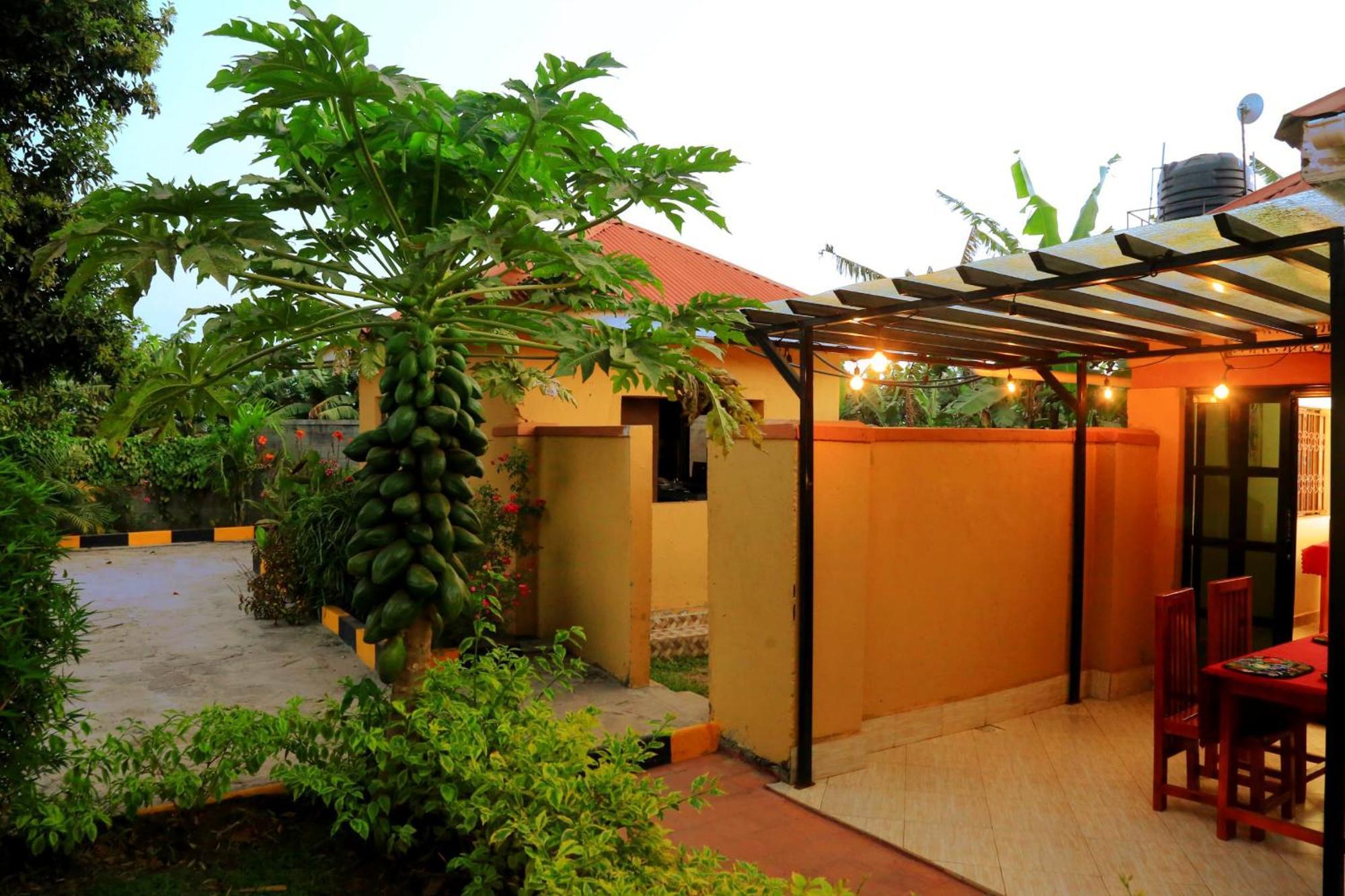 Palm Star Motel Fort Portal Екстер'єр фото