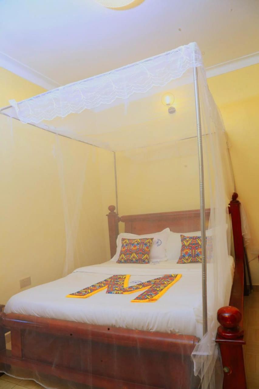 Palm Star Motel Fort Portal Екстер'єр фото