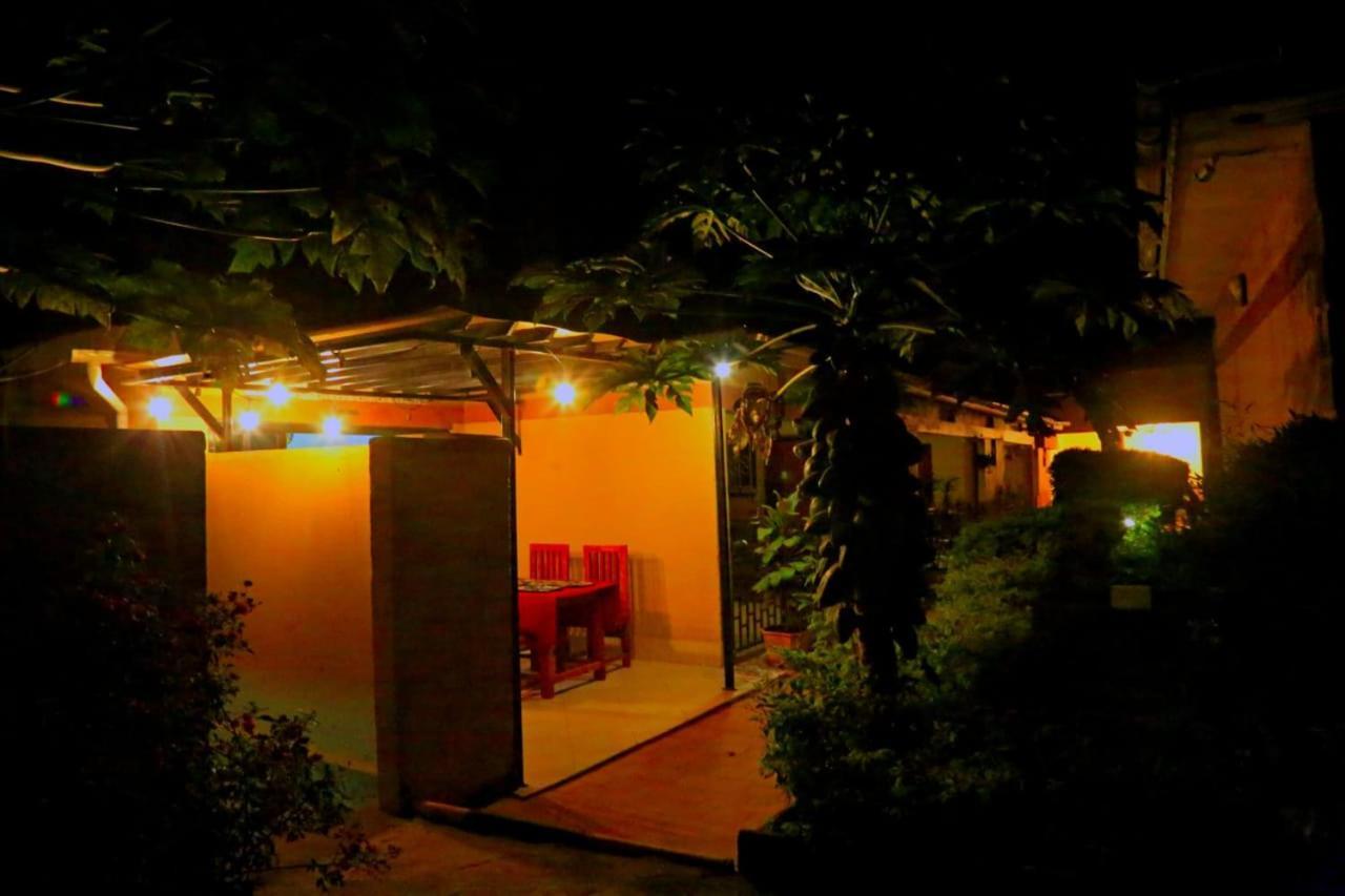 Palm Star Motel Fort Portal Екстер'єр фото